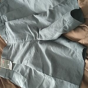 Round Tree & Yorke Men's Shorts NWT